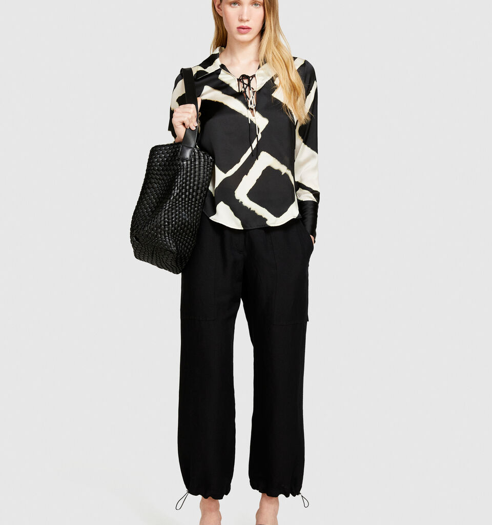 Linen blend cargo trousers - women's carrot fit trousers - Black | Sisley image number 1
